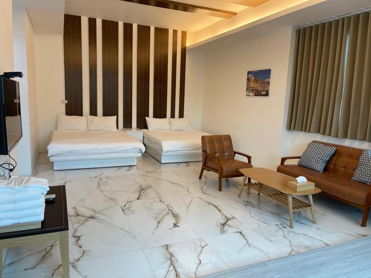 Fun Holiday Family Hostel Tainan Exterior foto
