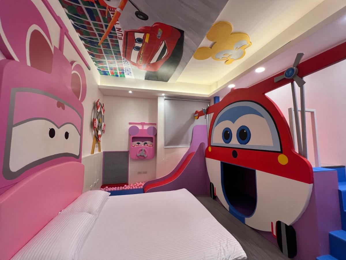 Fun Holiday Family Hostel Tainan Exterior foto
