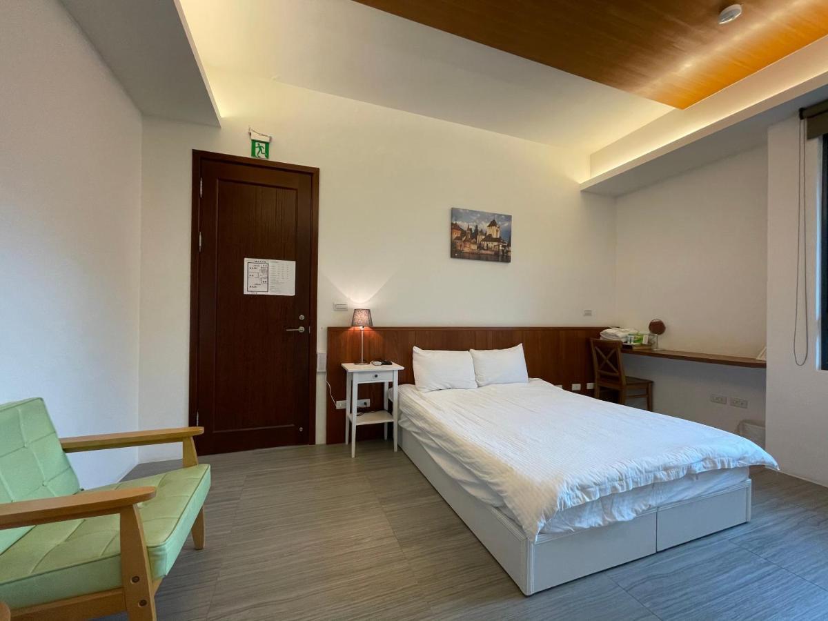 Fun Holiday Family Hostel Tainan Exterior foto